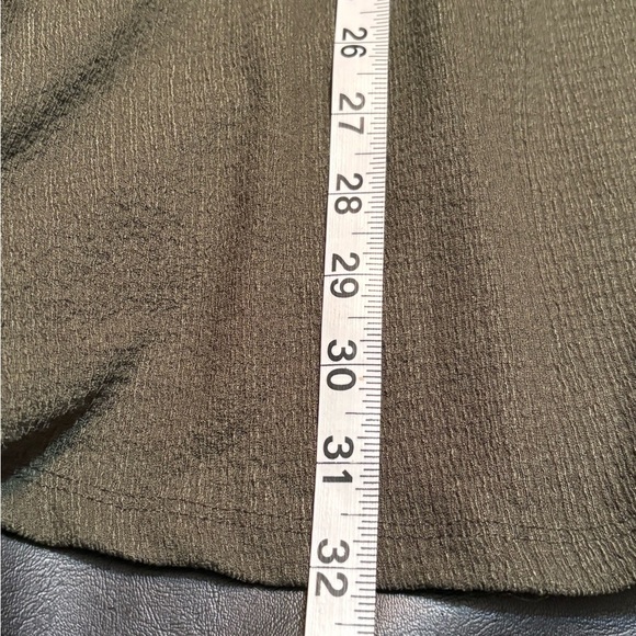 Chic Olive Button-Front V-Neck Dress size M - Picture 5 of 10